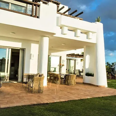 3 Bdr Partial Sea View 아파트